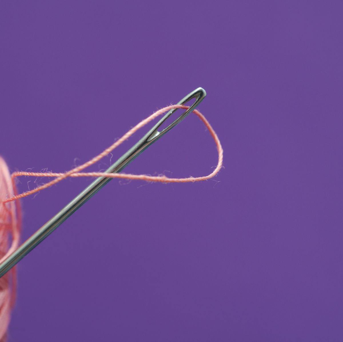 How to Thread a Yarn Needle - the EASY way. 