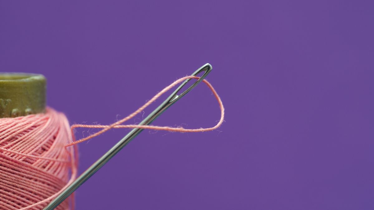 How to Thread a Needle for Beginners - Easy Way to Thread a Needle