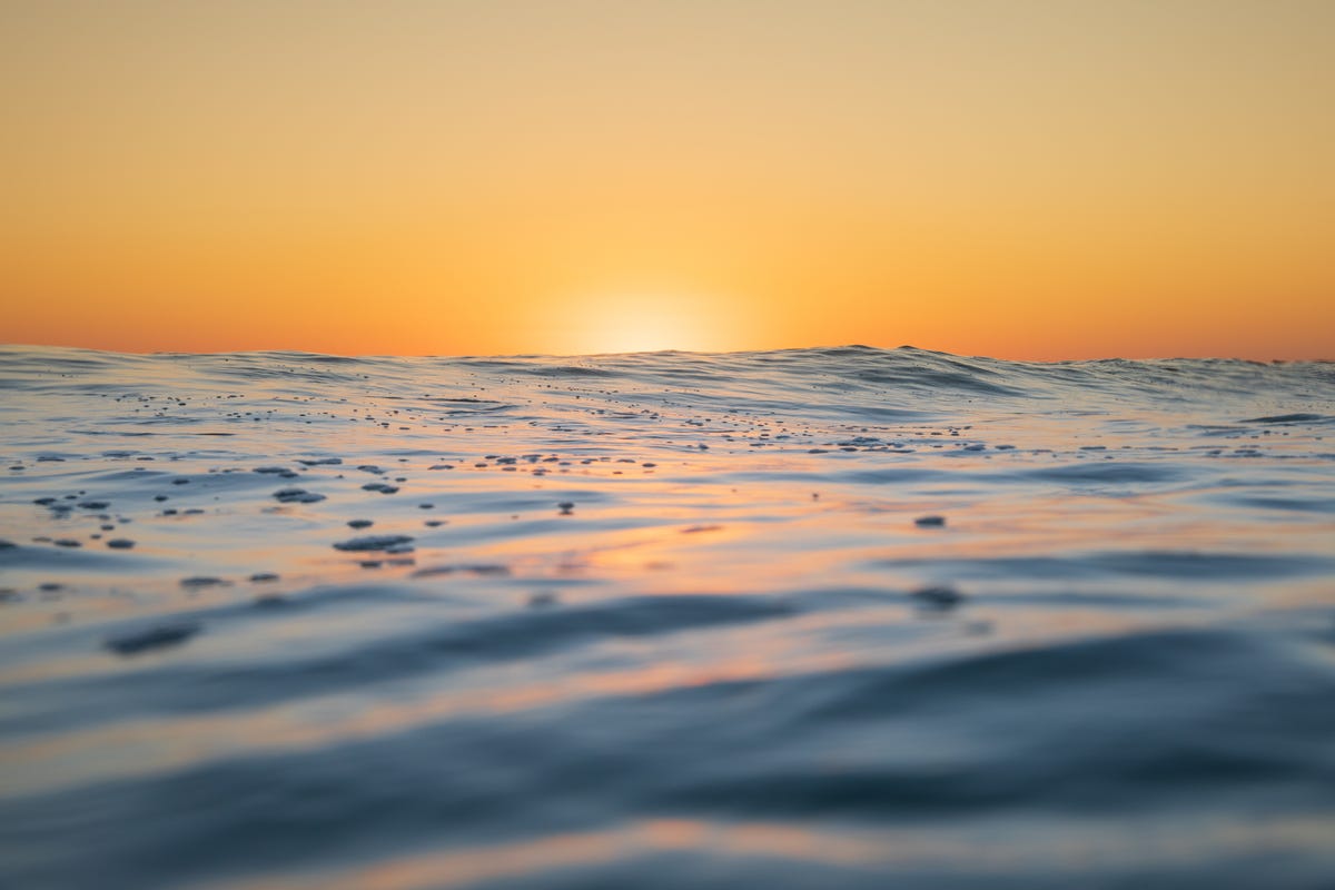 Ocean surface. Старт солнце. Океан меняется. Ocean surface and Ichiki view.