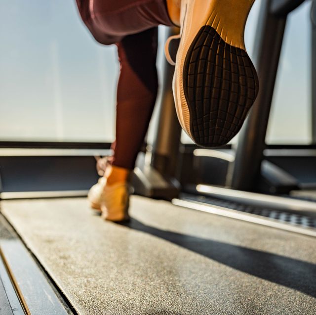 corredor entrenando en cinta