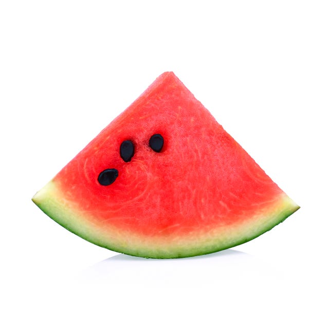 الصورة عن قرب، بسبب، شريحة البطيخ، بالمقابلة، الخلفية بيضاء Close-Up Of Watermelon Slice Against White Background