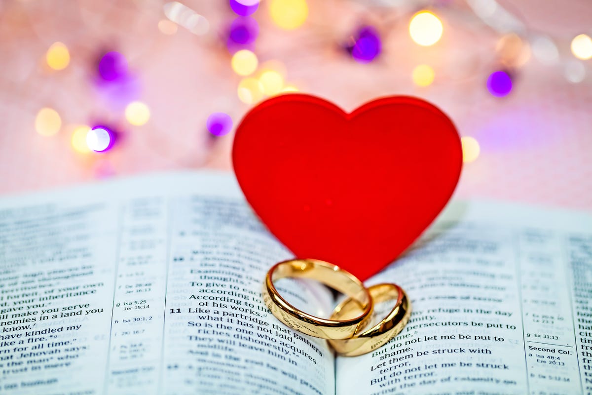 25 Best Bible Verses for Valentine's Day 2024