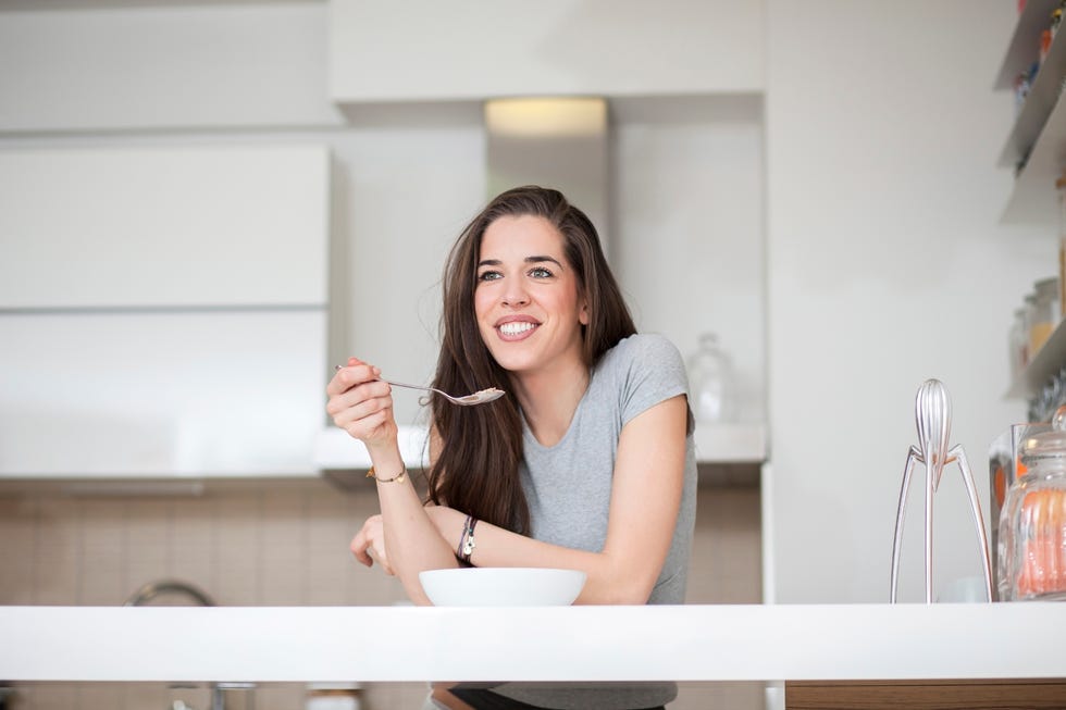 Eating Without Looking at Your Phone - New Year's Resolution Ideas