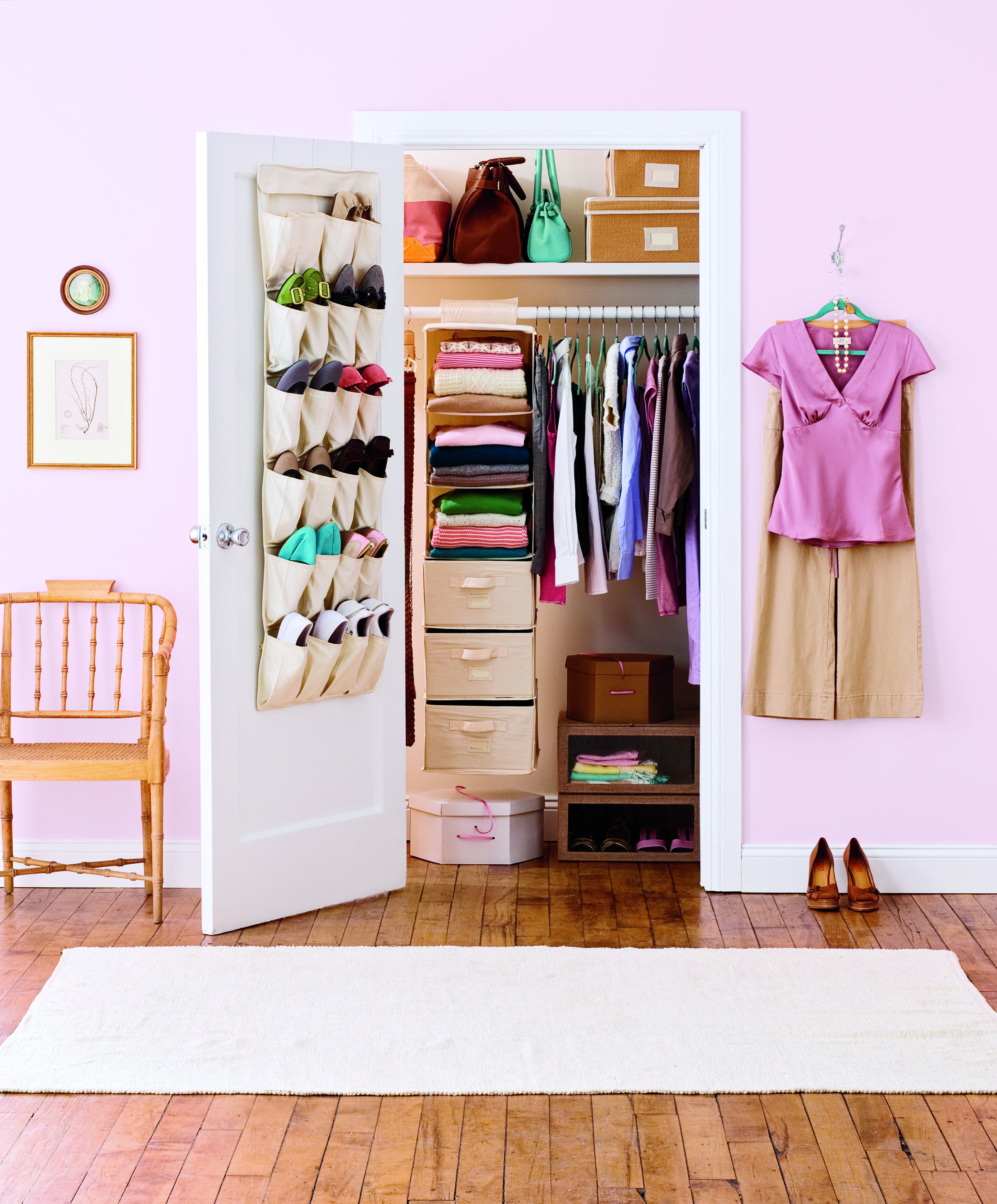 How to Create a cute DIY purse wall hanger on a budget « Interior Design ::  WonderHowTo