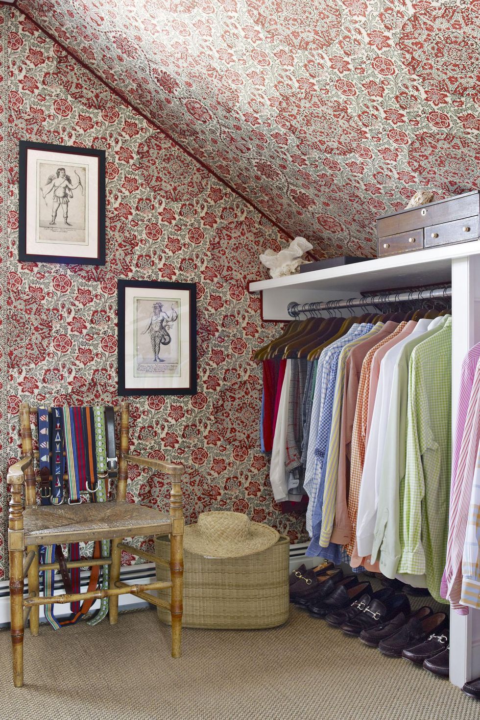 33 Storage Ideas to Organize Your Closet and Decorate with Handbags and  Purses
