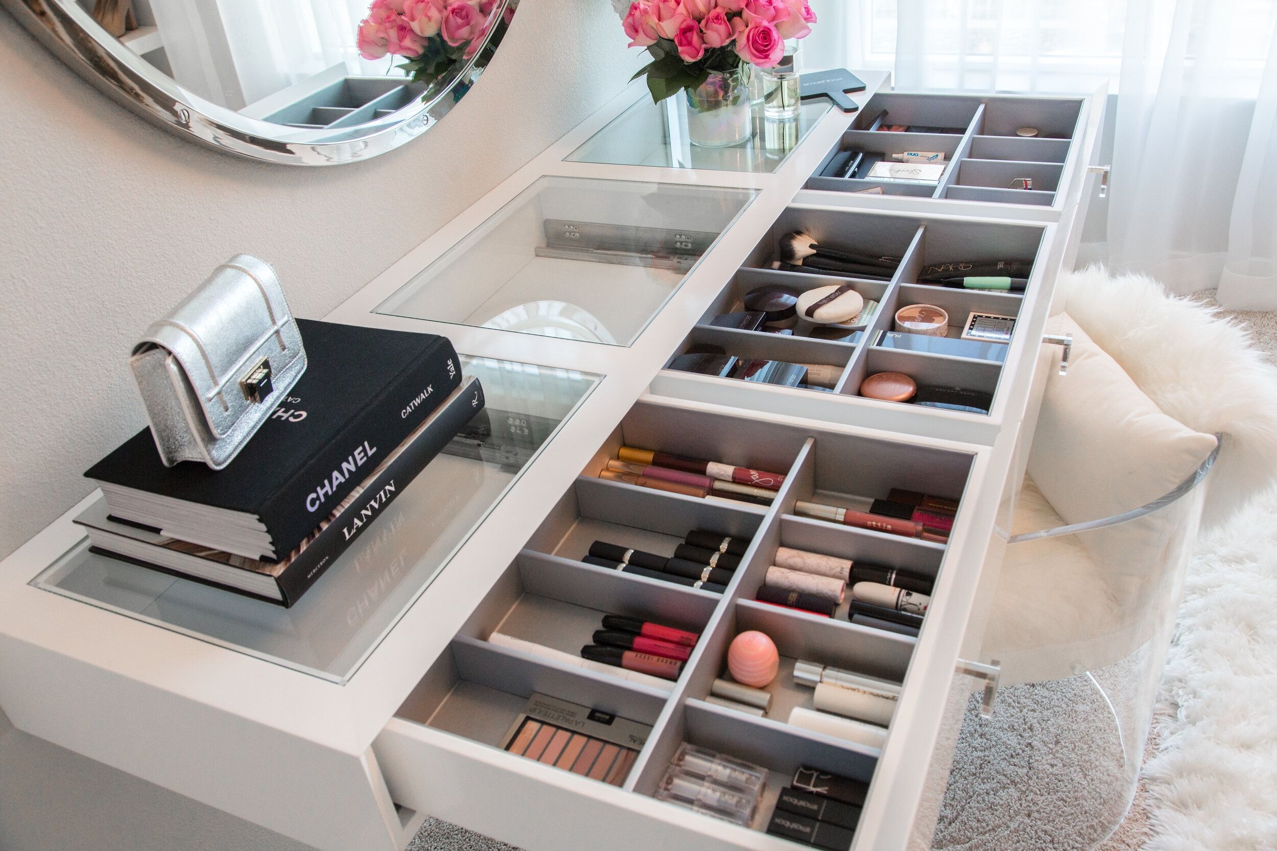 19 Useful and Pretty Ways to Organize Your Vanity