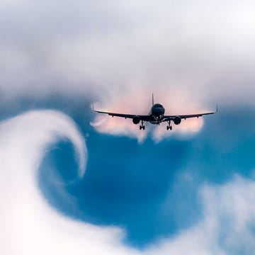 cloud curve from wake turbulence after plane pass by