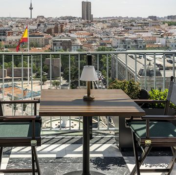 el club financiero génova, restaurante y terraza de moda en madrid