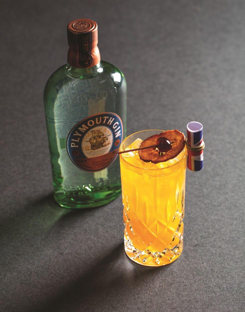 Bottle, Glass bottle, Liqueur, Drink, Alcohol, Liquid, Glass, Distilled beverage, 
