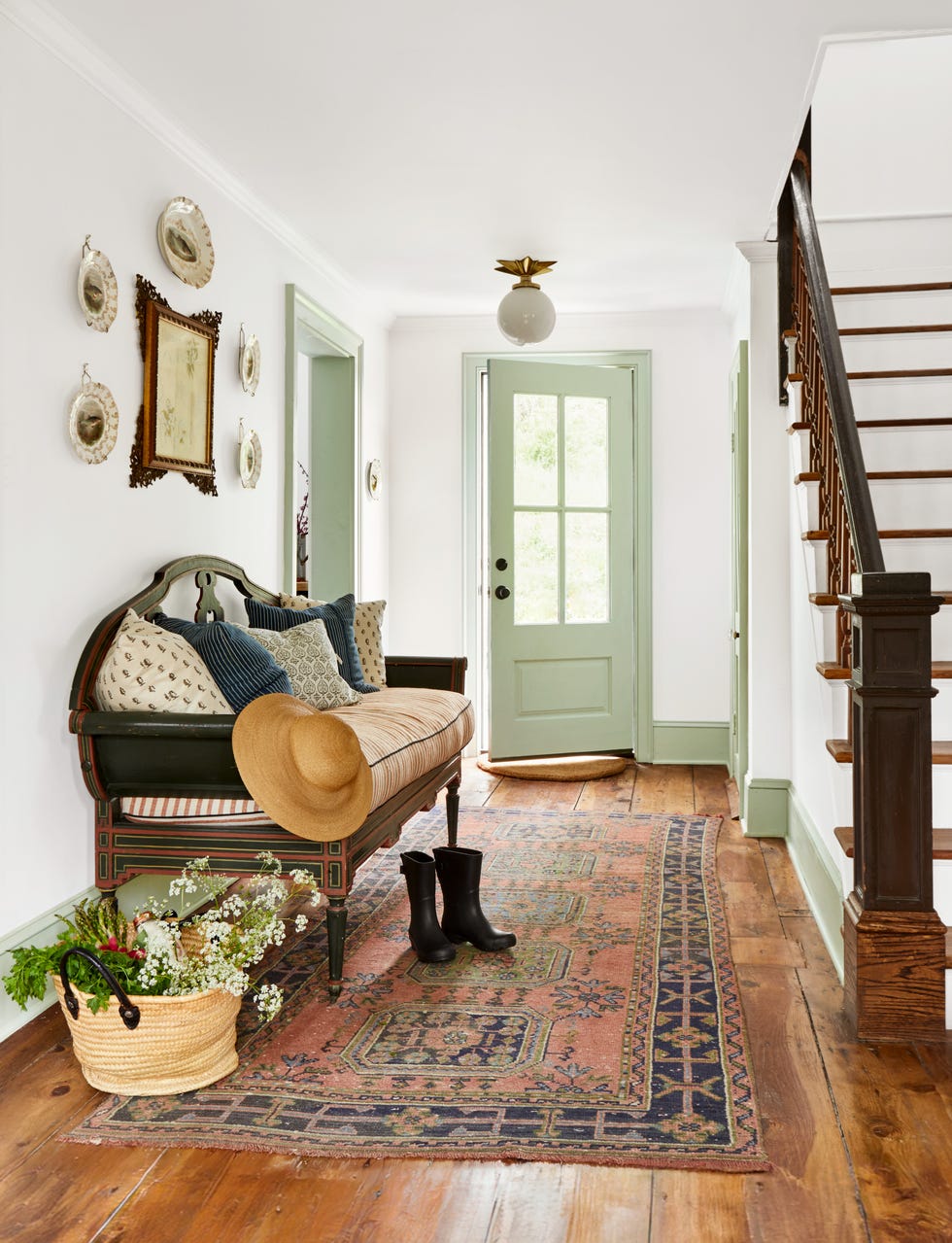 entryway featuring seating decorative accents and an antique settee