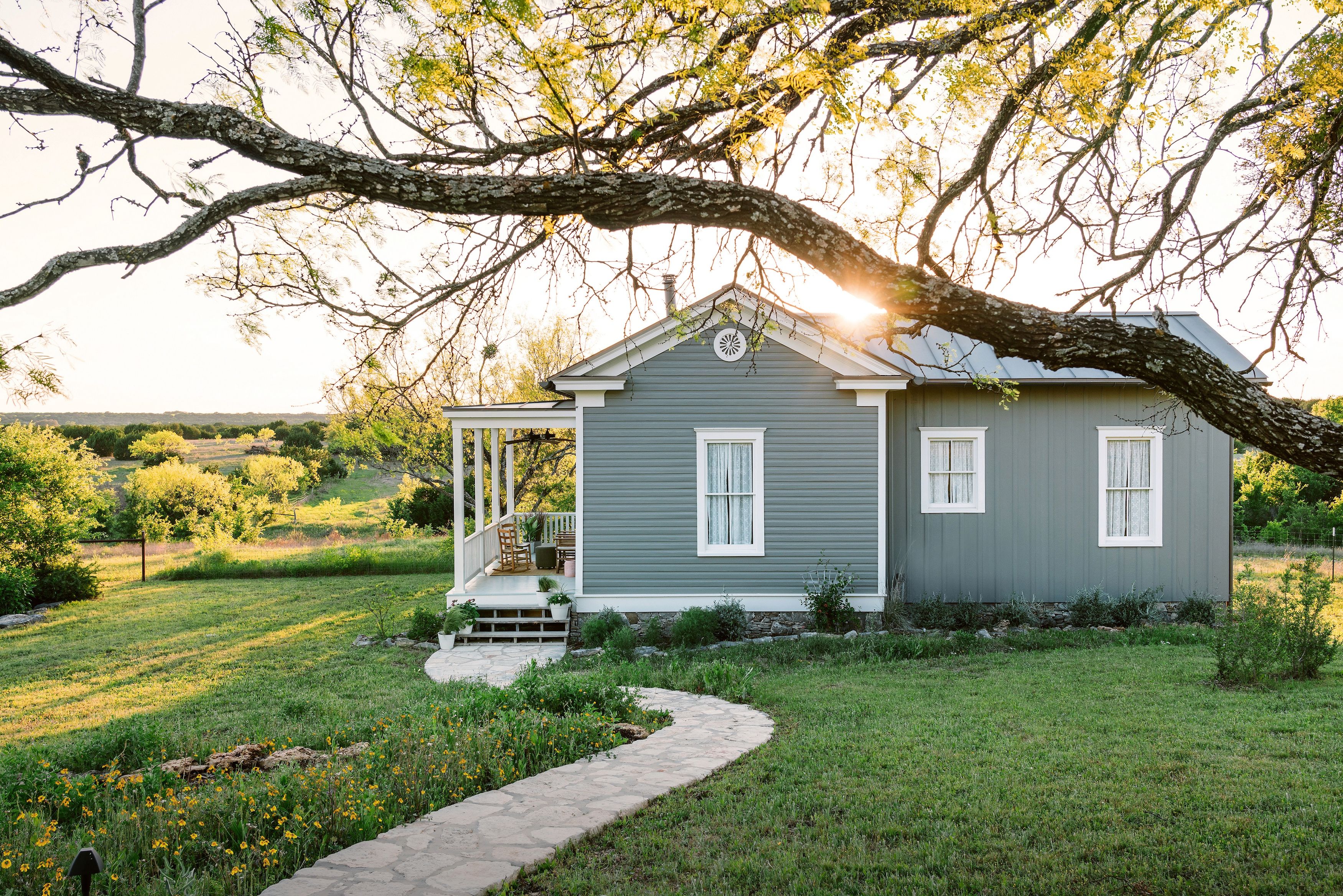 【ラッピング無料】 6 Tiny Sale For Houses Tiny - Sale For Homes 洋書
