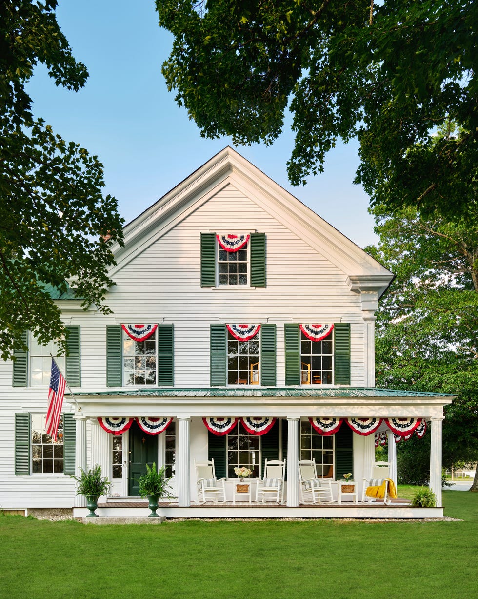 Litchfield front porch front porch with bunting hunt around the top