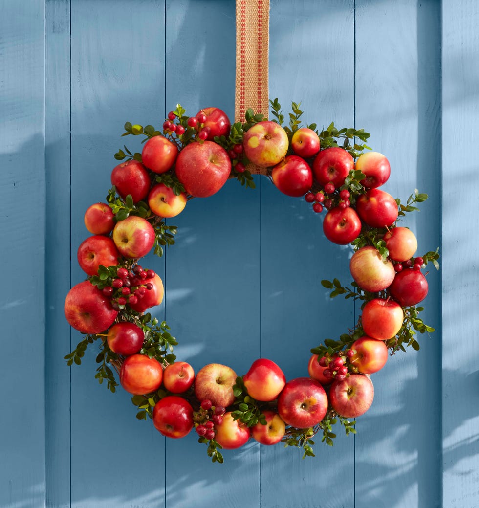 a wreath of red apples