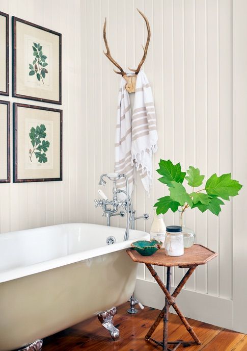 Bathtub Side Table Design Ideas