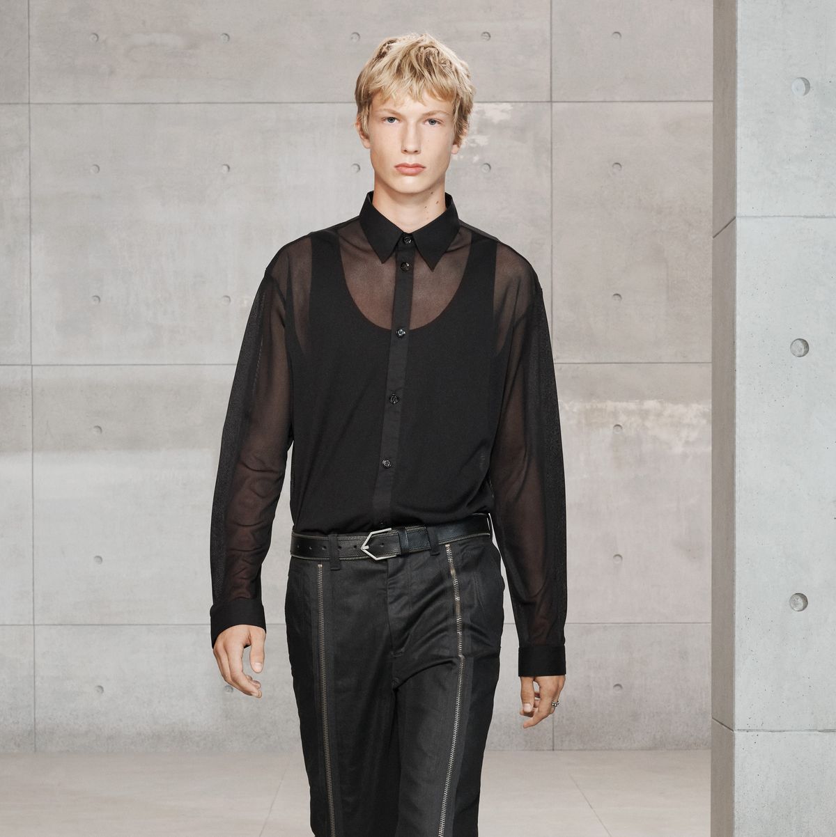 Autenticación Seguir Londres Zara SRPLS hombre: ficha la camisa negra con transparencias