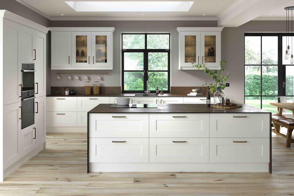 homebase country living whitstable kitchen in cotton white﻿