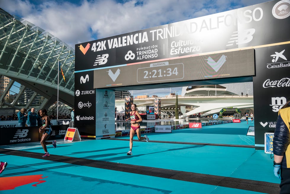 sinead diver finishing the 2022 valencia marathon