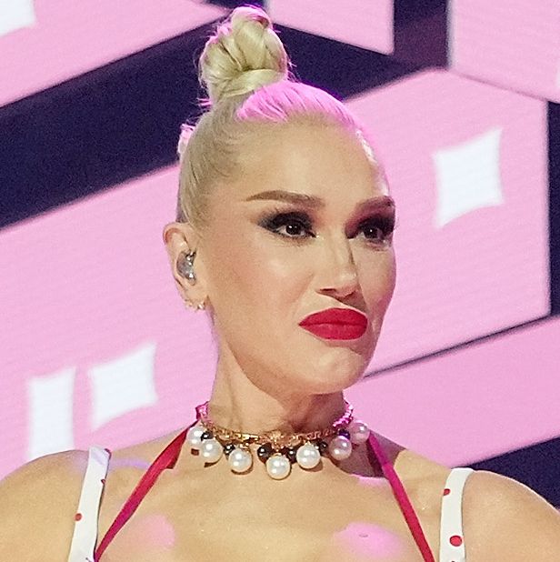 Blake Shelton Fans Voice Strong Thoughts About Gwen Stefani's 2023 CMT  Awards Performance