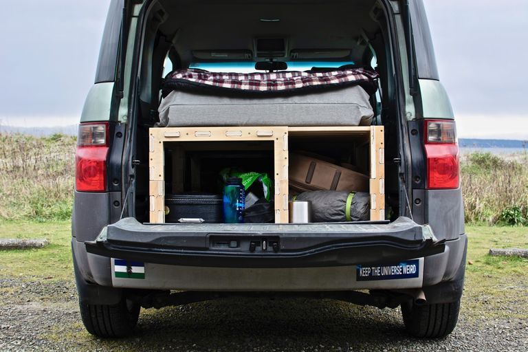 Convierte tu coche en la mini-caravana perfecta