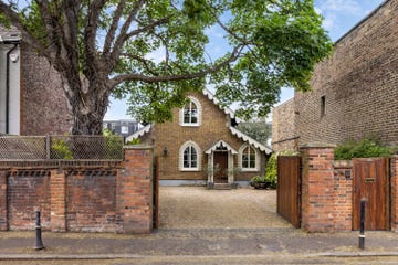 fairy tale coach house for sale in london