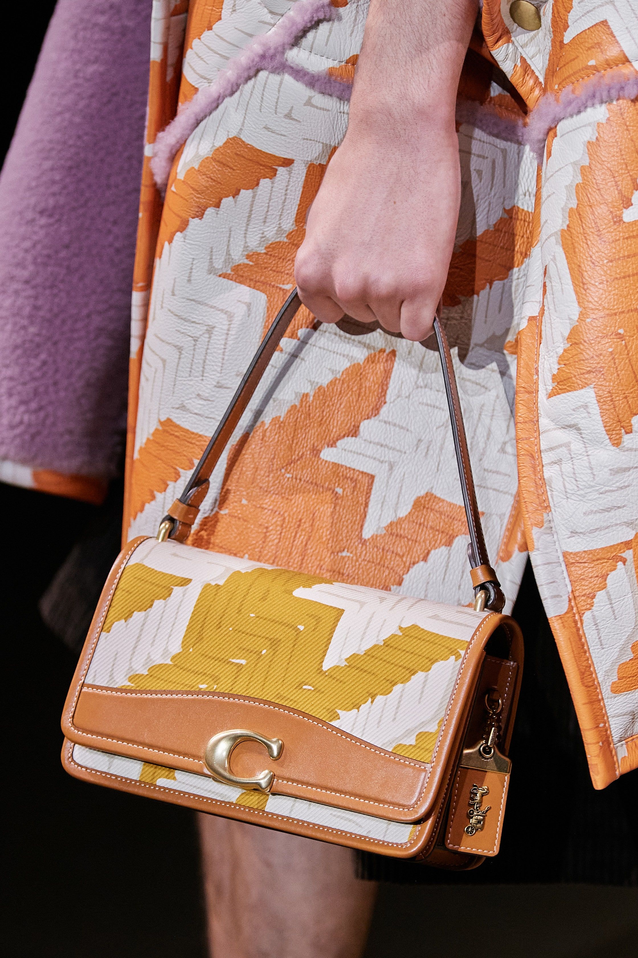 Fall-Winter '22 Bags: The New Colour Icons