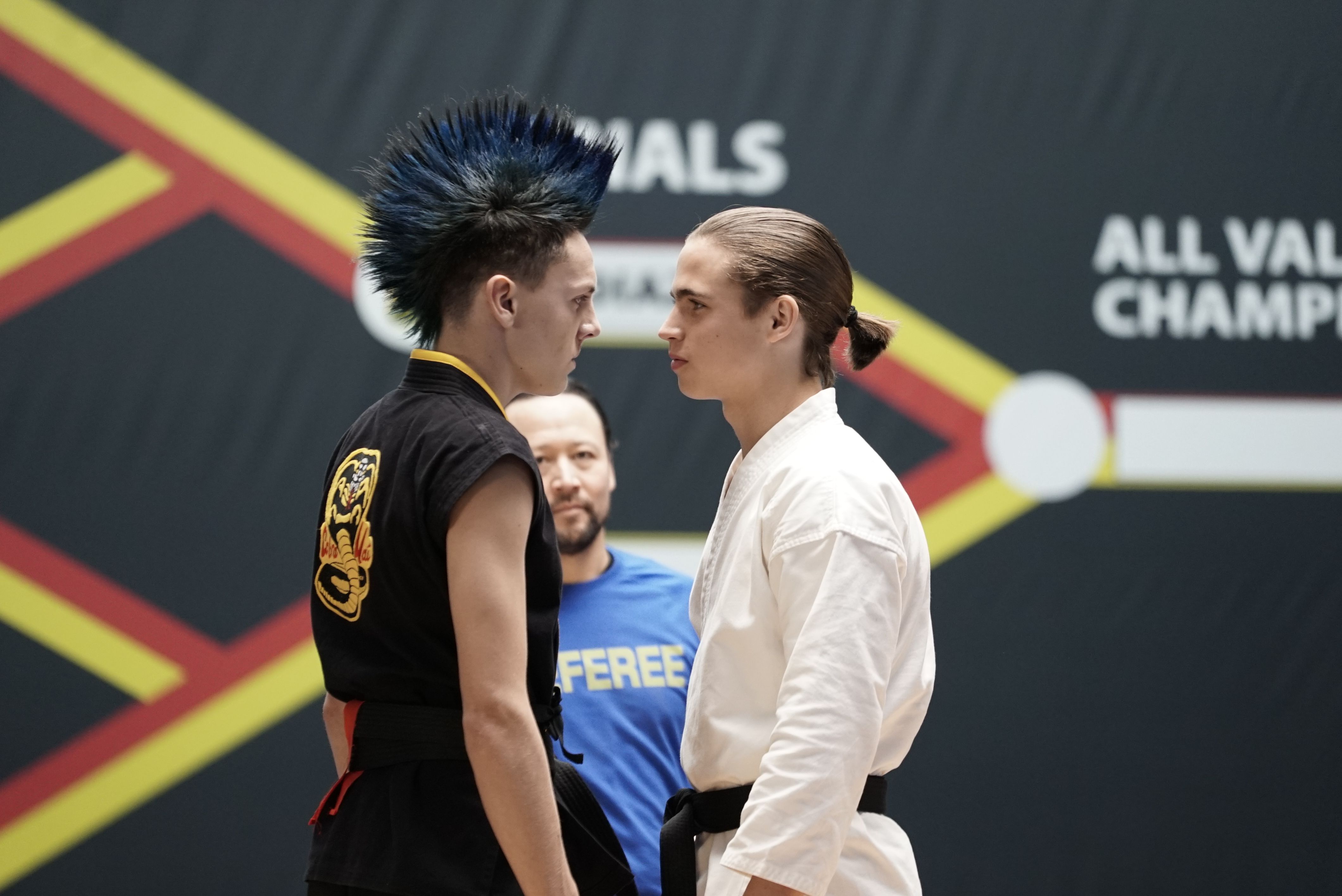 Cobra Kai: 4º ano ganha pôsteres individuais com Johnny, Miguel e Hawk