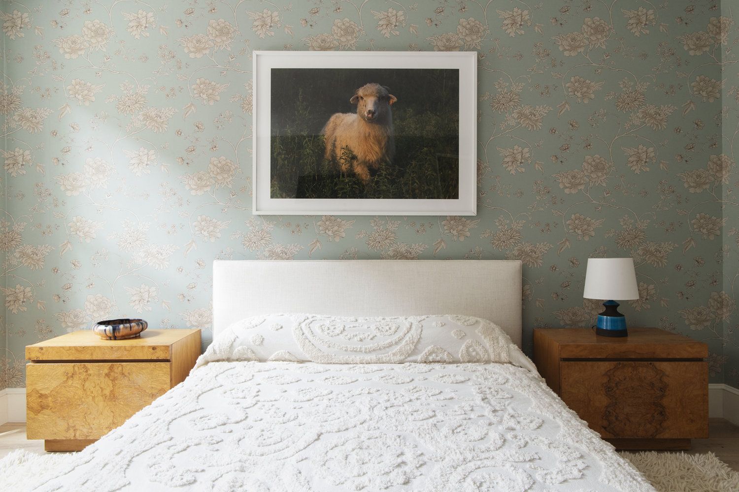 Wallpaper Behind Bed - Photos & Ideas | Houzz