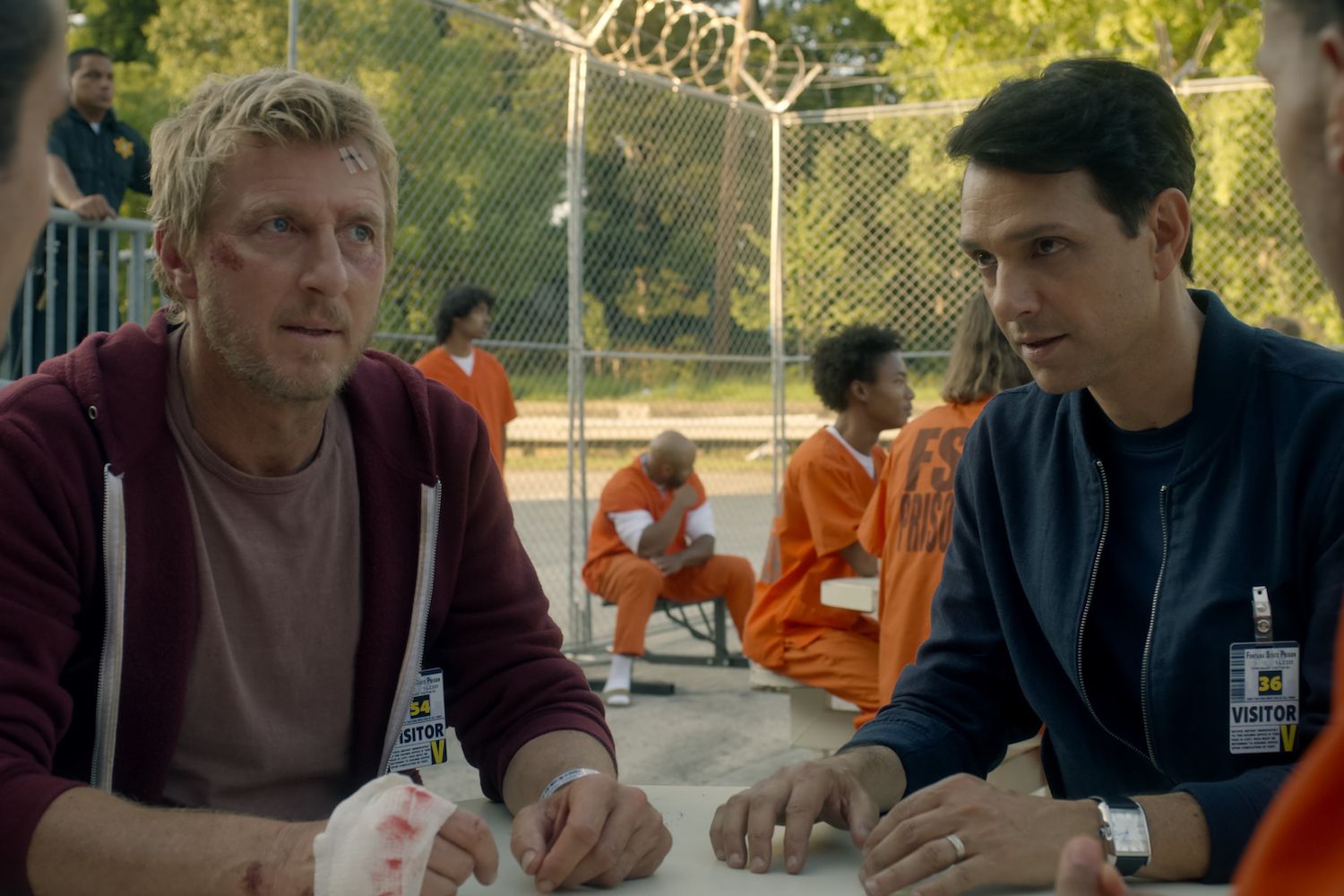 Cobra Kai: 4º ano ganha pôsteres individuais com Johnny, Miguel e Hawk