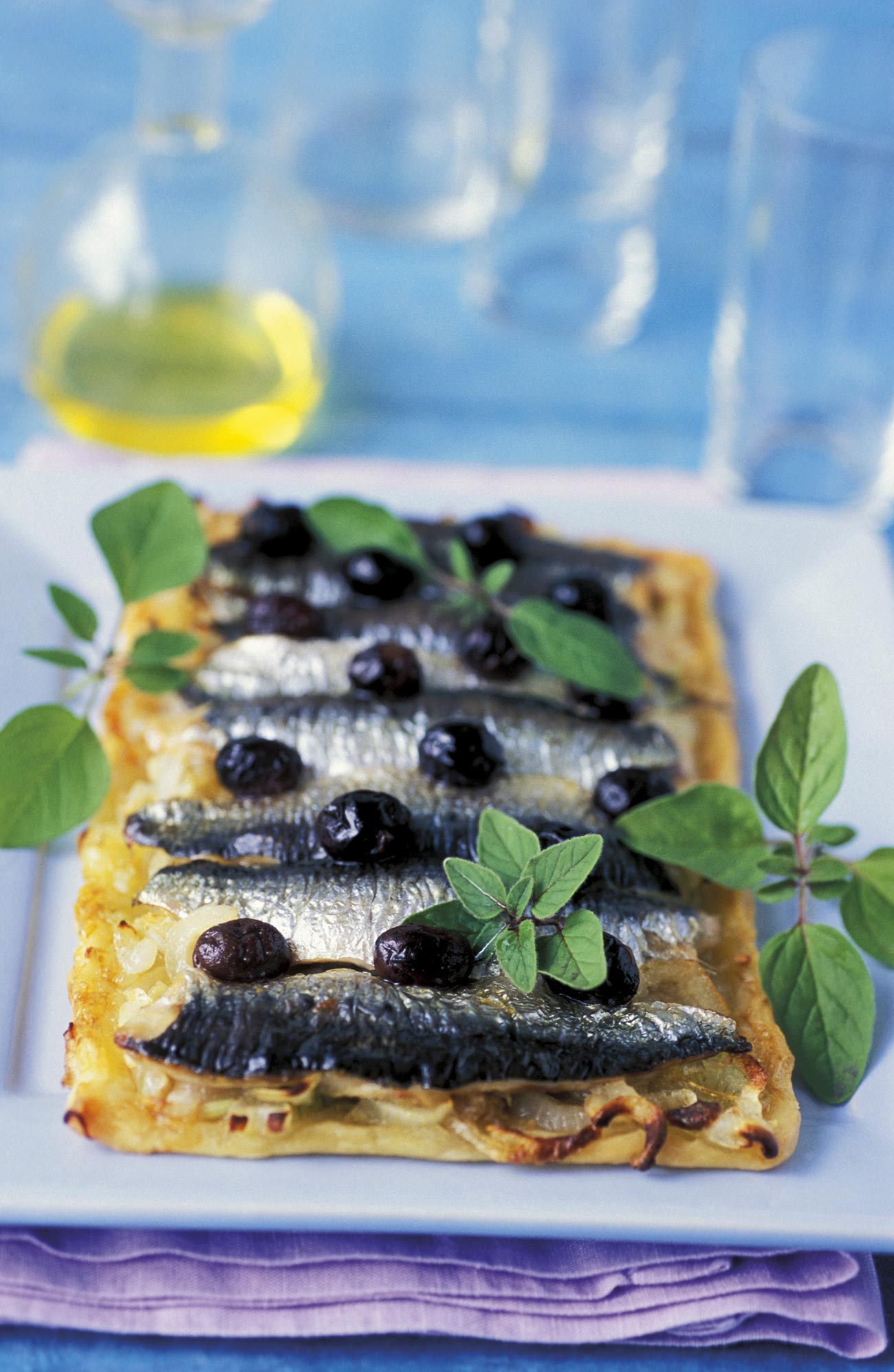 coca de sardinas y aceitunas negras