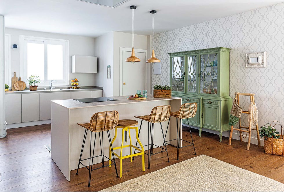 muebles de cocina en madera y lacados en blanco