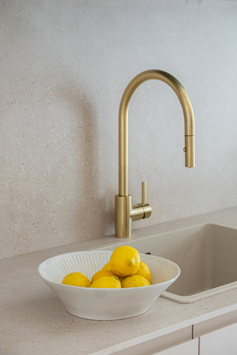 grifo de caño alto dorado