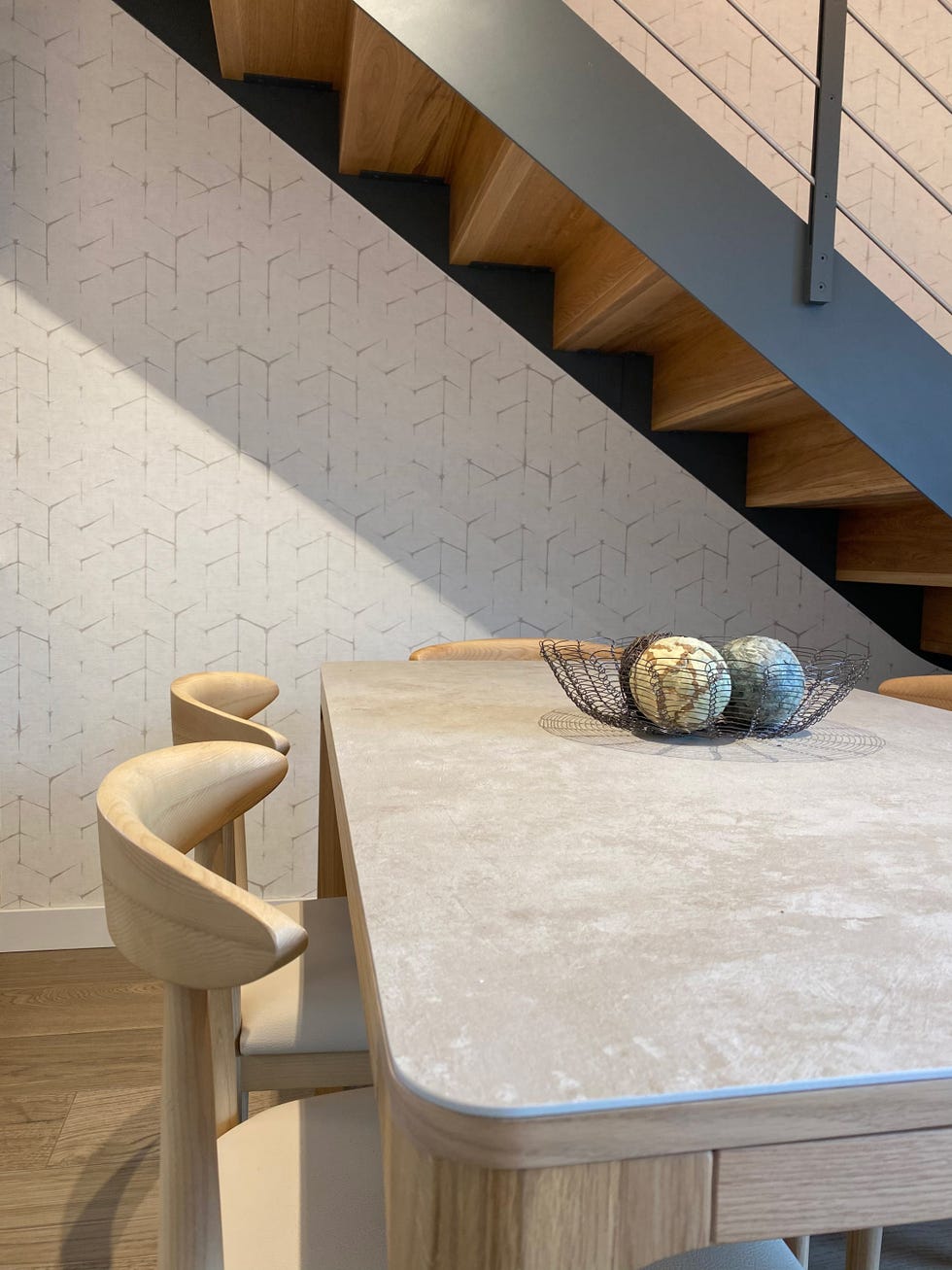 mesa de comedor y sillas de diseño moderno en madera
