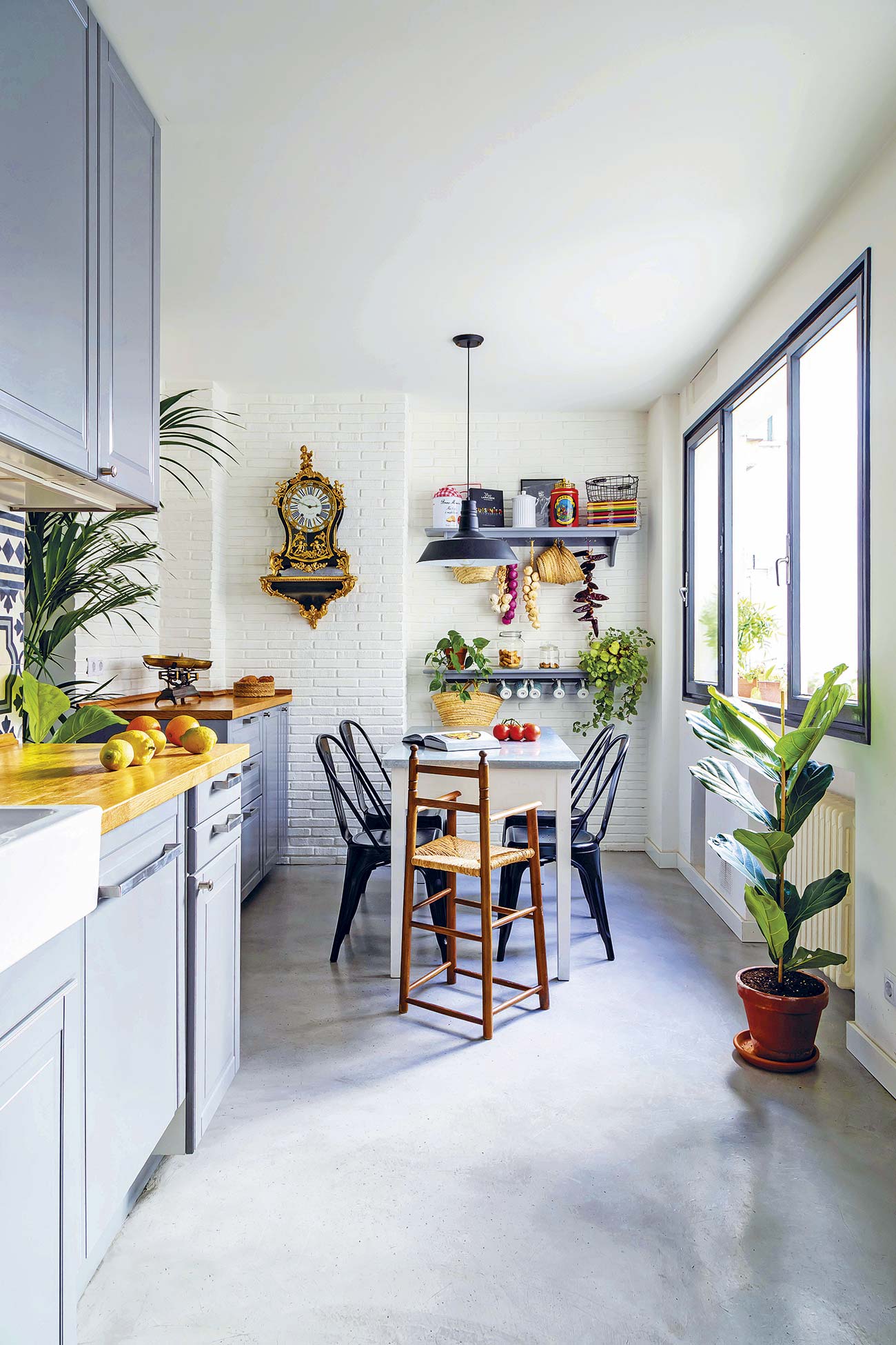 cocina alargada con comedor