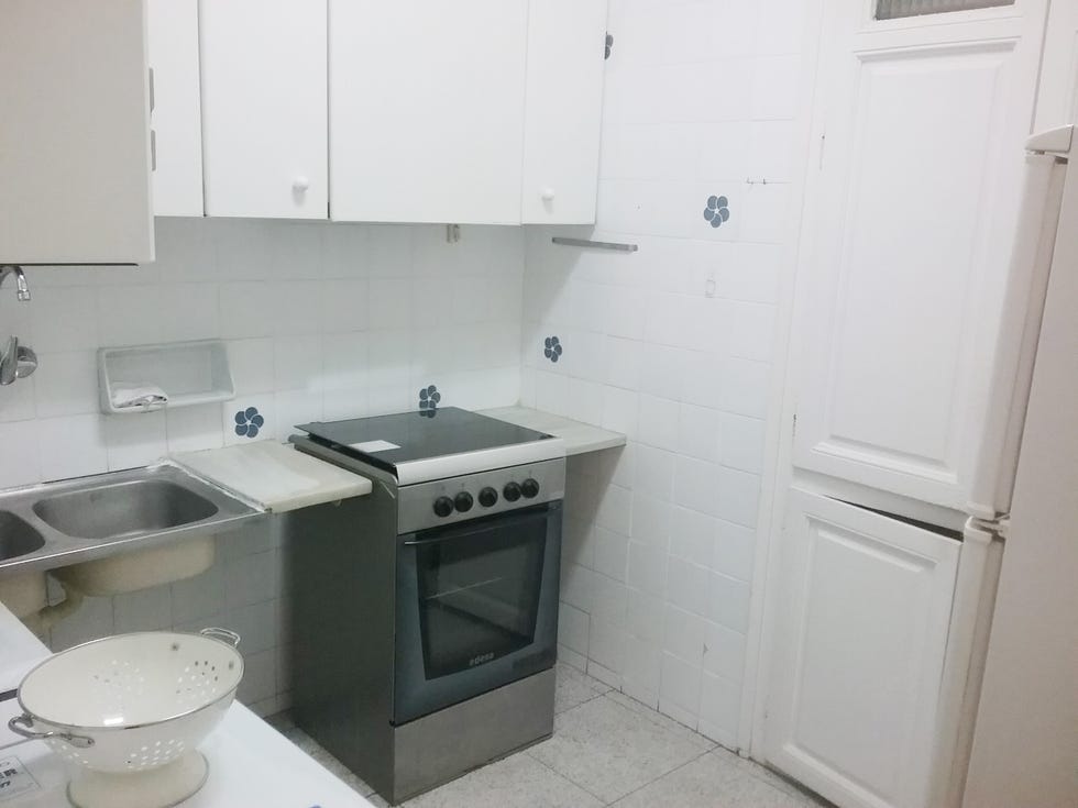 cocina pequeña antes de la reforma