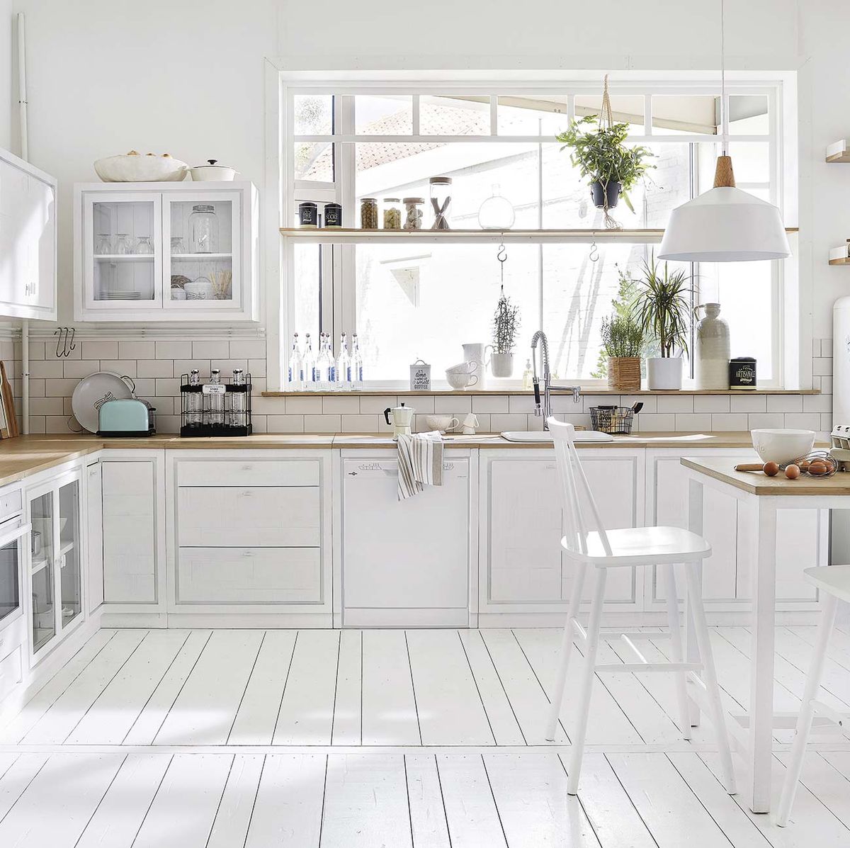 10 trucos para renovar tu cocina sin hacer obras  Vinilo azulejos cocina,  Cenefa para cocina, Decoración de unas