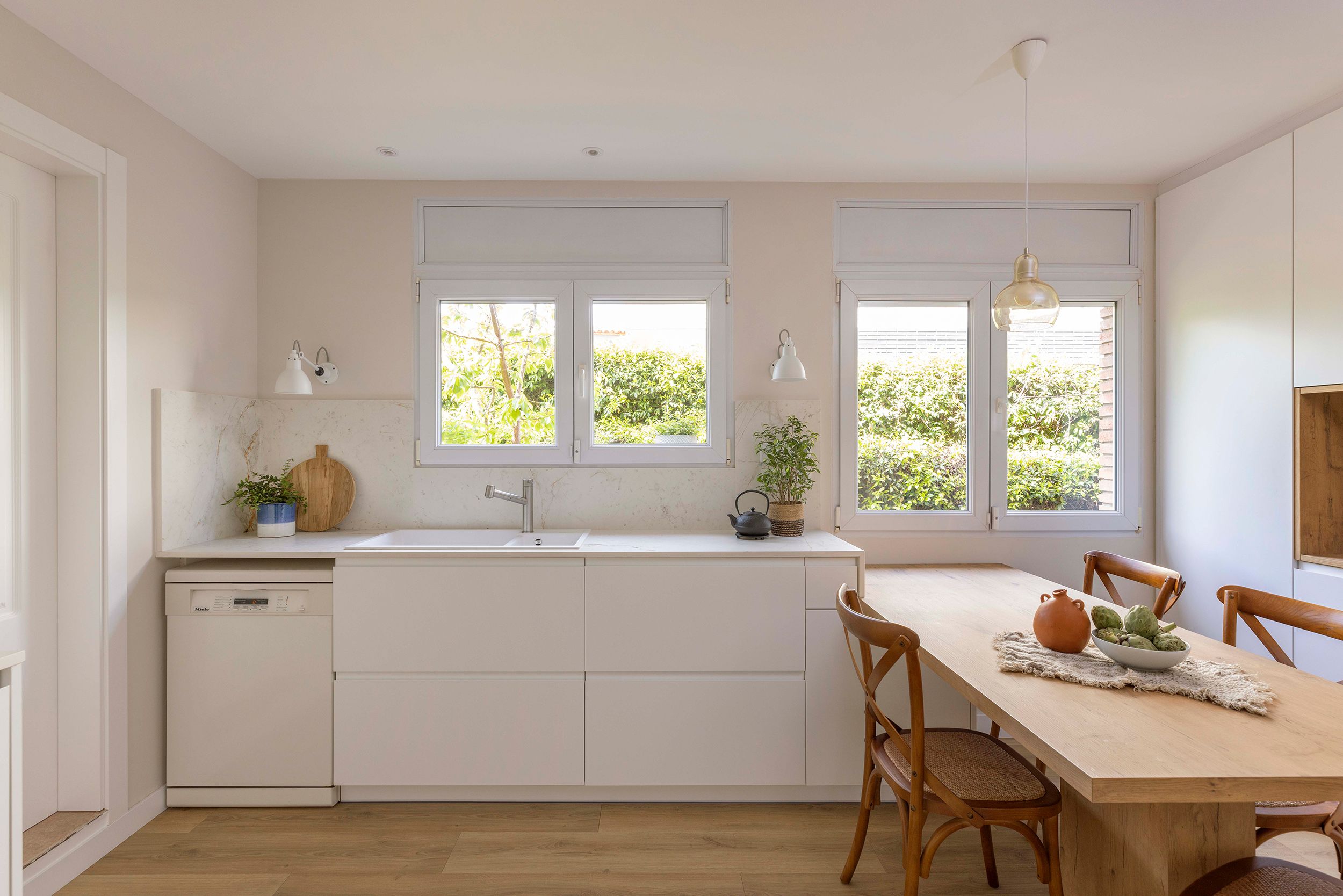 Cómo decorar una cocina moderna blanca increíble en tu hogar