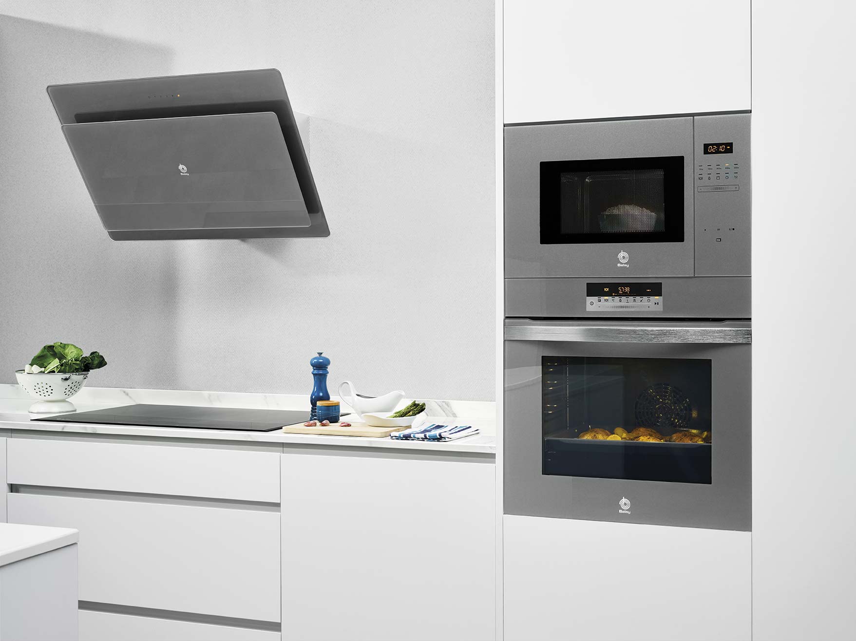 cocina moderna con electrodomésticos actuales