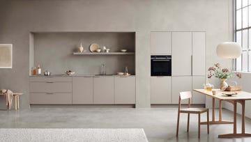 cocina color arcilla bordo