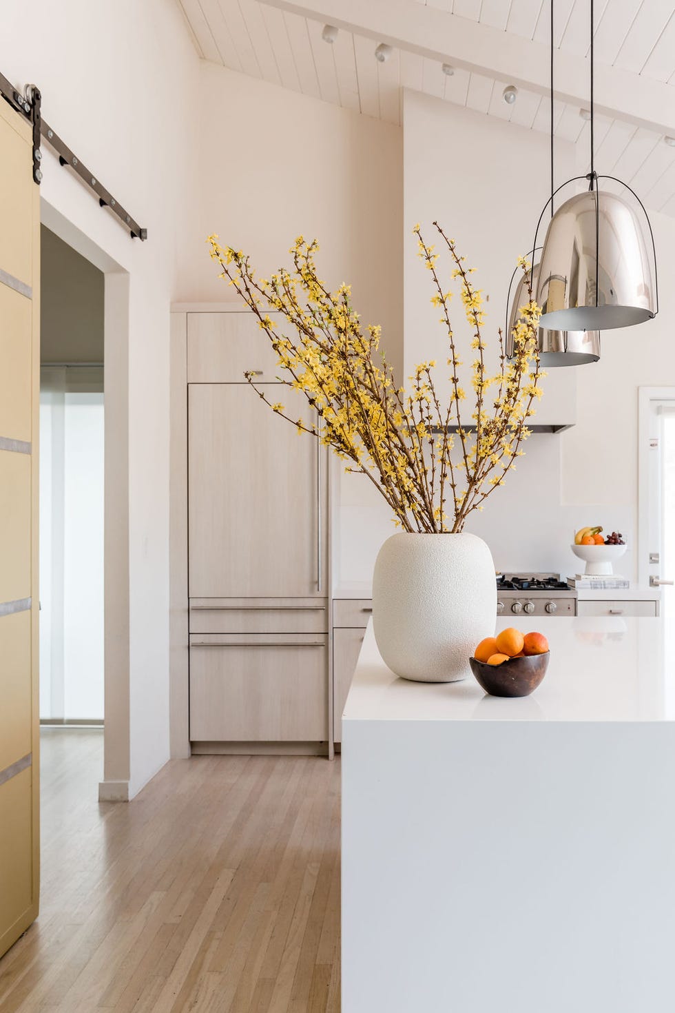 cocina de diseño rústico moderno en blanco