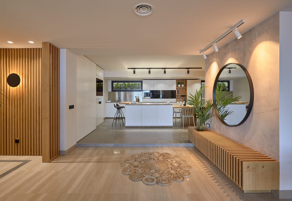 cocina de diseño moderno con isla central y office