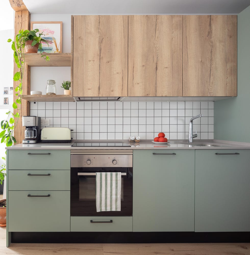 cocina de un apartamento pequeño en san sebastián con espacio abierto