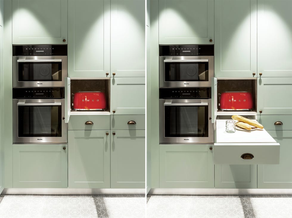 armarios de cocina de color verde empolvado con electrodomésticos integrados