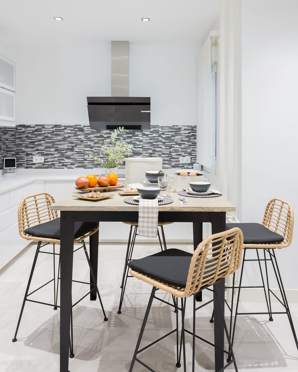 cocina blanca con office
