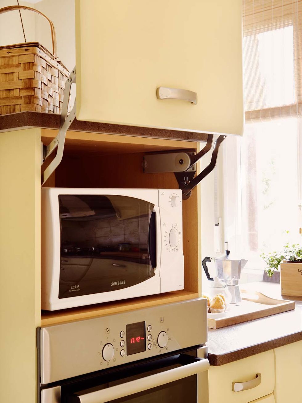 Una buena idea: horno microondas empotrable