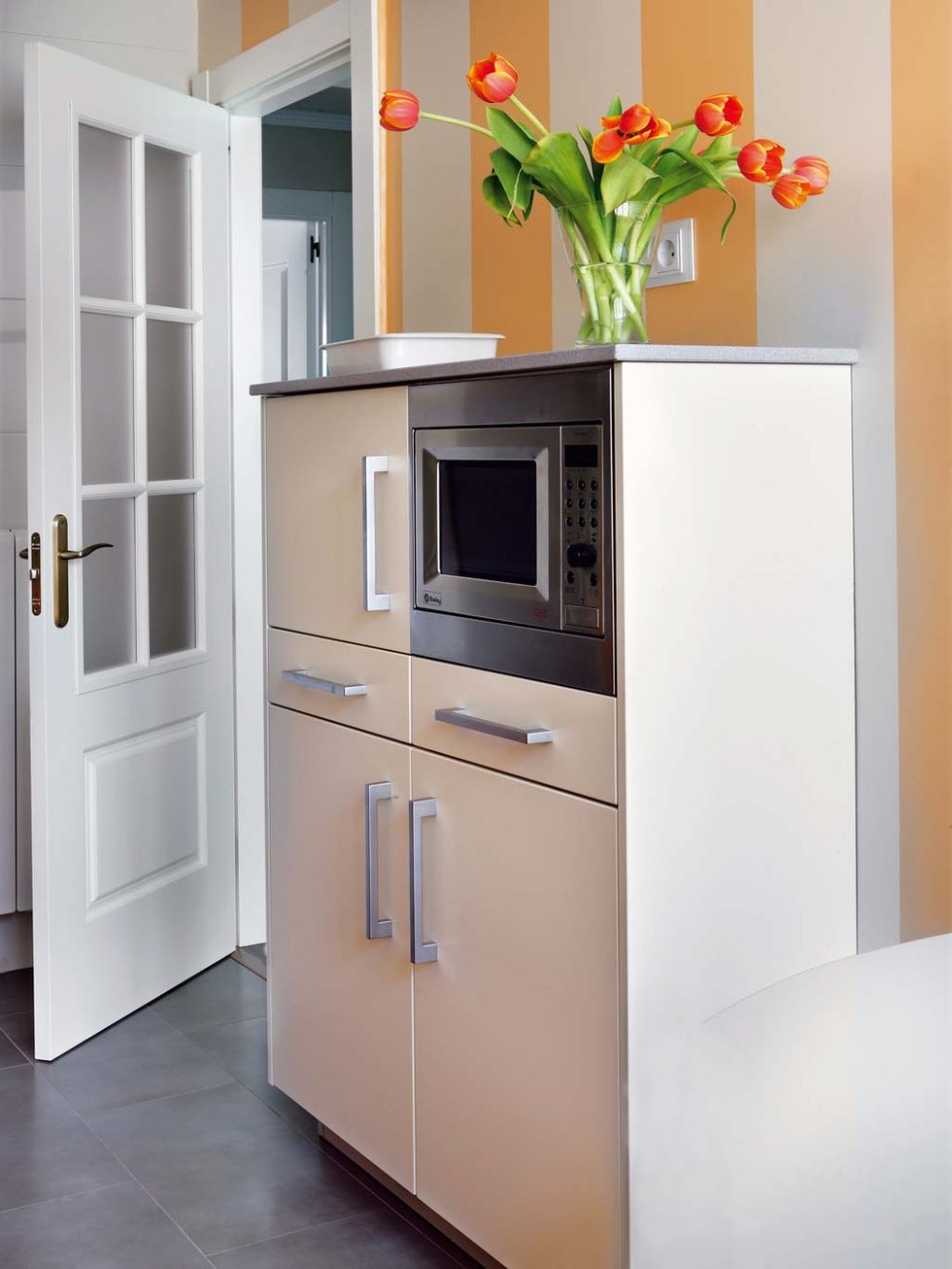 Ideas para colocar el horno y microondas en la cocina - Foto 1