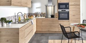 cocina moderna con muebles de madera