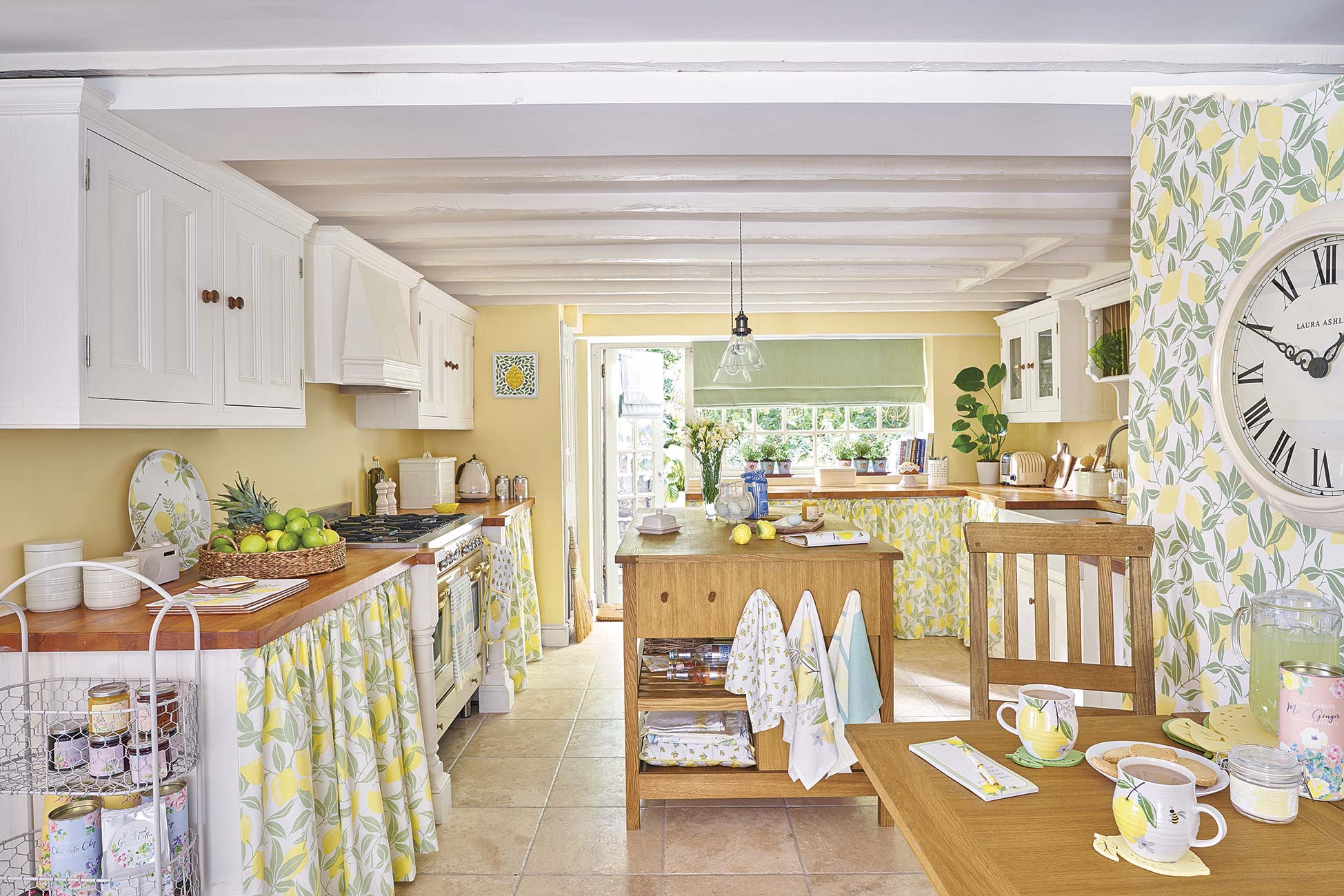 decorar con frutas cocina con cortinas de limones