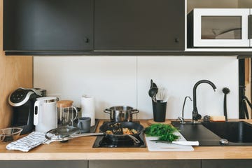 los utensilios imprescindibles en la cocina para equipar bien la cocina de casa y no comprar más accesorios