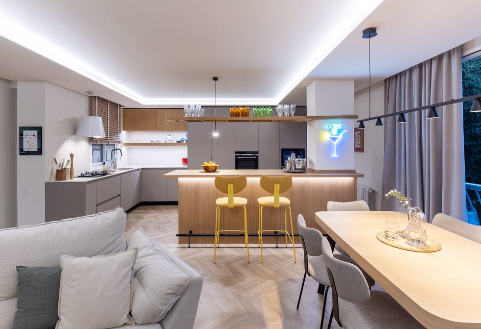 cocina con isla central abierta al salón comedor