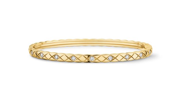 coco crush窄版手環18k黃金菱格紋圖騰，鑲嵌鑽石。